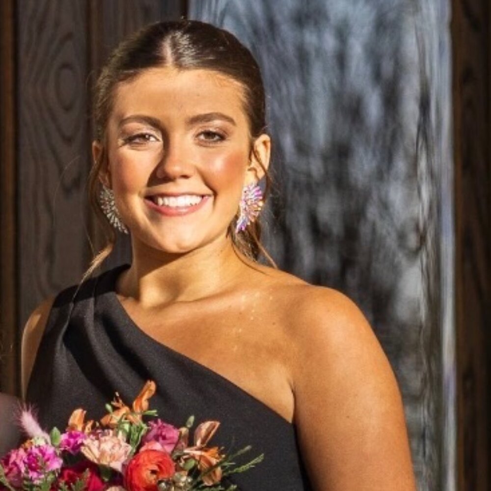 Meet your Posher, Hallee